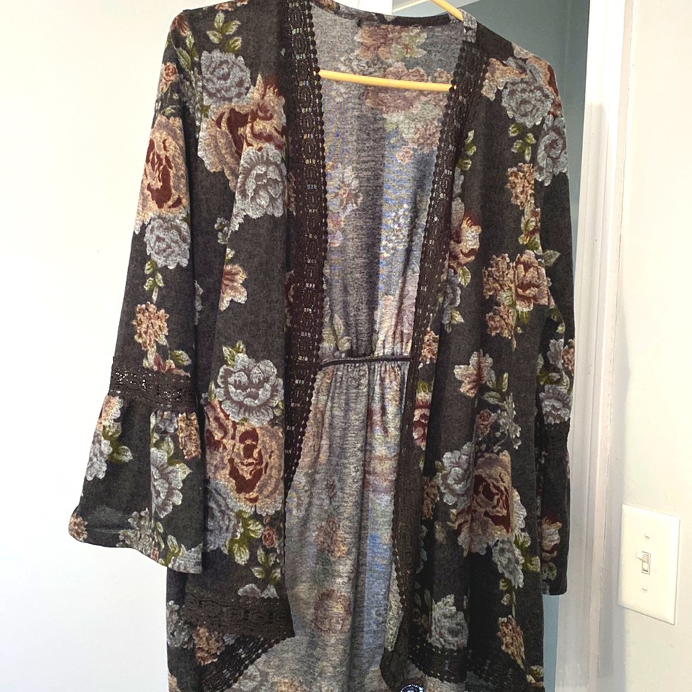 Floral cardigan 🌻🌼🌸